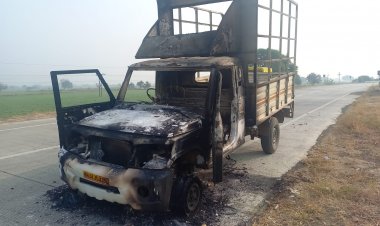 लातूर - जहिराबाद मार्गावर बोलेरो पीकने अचानक घेतला पेट.!