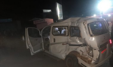 लातूर - जहिराबाद महार्गावरील तगरखेडा पाटीजवळ भीषण अपघात.! कारची तिन वाहनांना धडक...