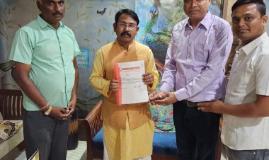 ईतवारी - रिवा व गोंडवाना एक्स्प्रेस गाड्यांच्या थांबा संदर्भात; खासदारांना निवेदन...