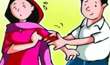 कुरुळीतील इंग्लिश स्कूलच्या संस्थापक अध्यक्षाने महिलेला मिठी मारली, संस्थापक अध्यक्ष याच्यावर गुन्हा दाखल...!