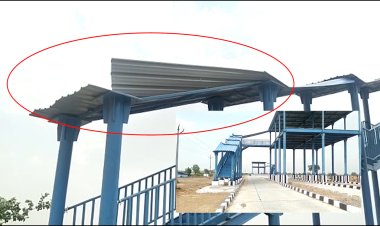 टोल नाक्याचं काम बोगस? लहानशा वादळी वाऱ्याने उडू लागले टोलवरील टिनपत्रे...