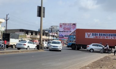 पुणे-नाशिक राष्ट्रीय महामार्गावर आळंदीफाटा ते चिंबळी फाटा येथे वाहतूक कोंडीने नागरिक त्रस्त...!