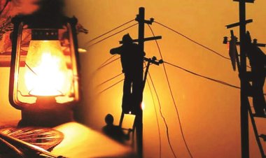 दिंडोरी तालुक्यातील शेतकरी विजेच्या लपंडावणे त्रस्त, तर घरातील वस्तू'ही बनल्यात शोभेच्या बाहुल्य...