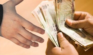 अरे खेडचा कृषी अधिकारी असं काय वागतोय? थेट कर्मचारी यांच्याकडूनचं हफ्ते वसूली...!