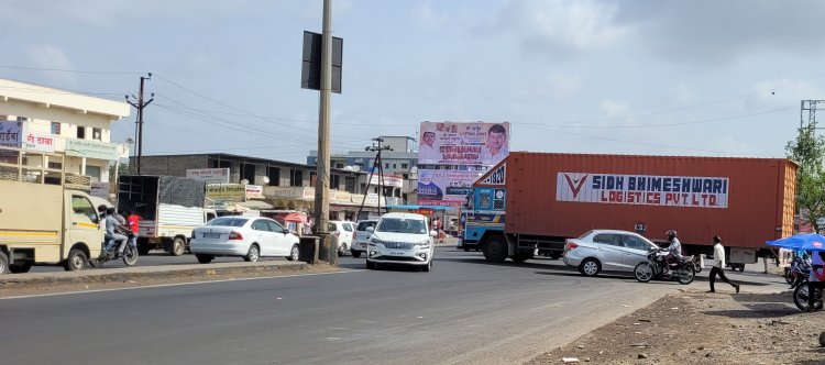 पुणे-नाशिक राष्ट्रीय महामार्गावर आळंदीफाटा ते चिंबळी फाटा येथे वाहतूक कोंडीने नागरिक त्रस्त...!