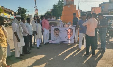 शिरूर अनंतपाळ तालुक्यात राष्ट्रवादीच्याच कार्यकर्त्यांनी जयंत पाटील आणि जितेंद्र आव्हाड यांच्या प्रतिमेला फासले काळे...