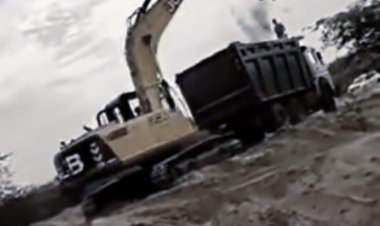 कोळगाव येथे रात्री बे रात्री मशीन व हायवाच्या साह्याने, अवैद्य वाळू उत्खनन...