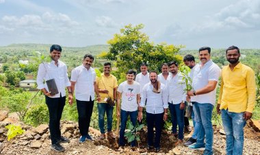वाकी बुद्रुक गावात वृक्षारोपणाचा कार्यक्रम संपन्न...