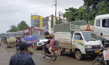 BIG BREAKING : चाकण-तळेगाव रस्त्यावर वाहतूक कोंडी, वाहनाच्या लांबच लांब रांगा...!