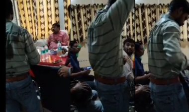 पैसे न मिळाल्याने जिल्हा पणन अधिकारी कार्यालयात, आंगावर पेट्रोल टाकून शेतकऱ्याने केला आत्महत्येचा प्रयत्न.! अधिकारि मात्र खुर्चीवर निवांत बसून...