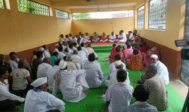 आई वडिलांचा सांभाळ न करणाऱ्या मुलाला आणि सुनेला वारसा हक्क मिळणार नाही.! ग्रामपंचायतचा ठराव...