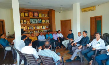 अधिकारी व कर्मचारी यांनी पत्रकार हे अधिकार्‍यांना त्रास देतात अशी तक्रार केली, त्या तक्रारीचा खुलासा करा.! वरिष्ठ वन अधिकाऱ्यांकडे पत्राकरांची मागणी