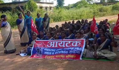 आशा सेविका व गटप्रवर्तक यांचे विविध मागण्यांसाठी आंदोलन...