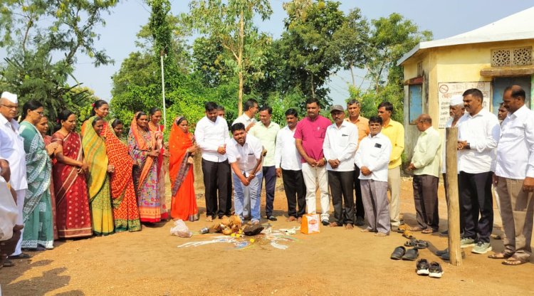 मडकीजांब येथे जिल्हा परिषद प्राथमिक शाळेच्या वर्गखोल्यांचे भूमिपूजन...