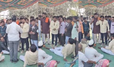 उमरखेड तालुक्यातील मारलेगाव येथे सर्व सामान्य जनतेने राजकीय नेत्यांची काढली खरडपट्टी...