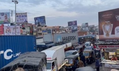 आमचं वाटोळं झाल्यावर सरकार रस्ता करणार का? चाकण-तळेगाव रस्त्याच्या बाबत स्थानिक नागरिकांच्या उद्दीग्न प्रतिक्रिया...!