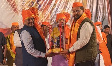 छत्रपती शिवाजी महाराजांचे वकील गोपीनाथपंत बोकील पुरस्कार ॲड. निलेश आंधळे यांना वन सांस्कृतिक मंत्री सुधीर मुनगंटीवार यांच्या हस्ते प्रदान...!