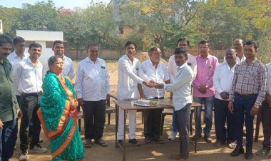 केंद्रीय मंत्री रामदास आठवले यांच्या वाढदिवसानिमित्त विद्यार्थ्यांना फराळ वाटप...