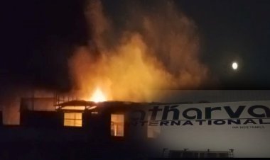 जानोरी येथील अथर्व एक्सपोर्टला आग.! लाखो रुपयाचे नुकसान...