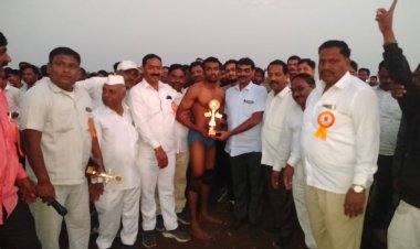 चिंचखेड कुस्ती स्पर्धेत शुभम मोरेची बाजी...