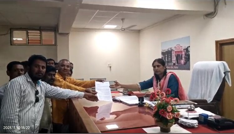 भुईसपाट झालेला उस तात्काळ कारखान्याला द्या; व रब्बीची नुकसान भरपाई द्या.! शेतकऱ्याचे तहसीलदारना निवेदन