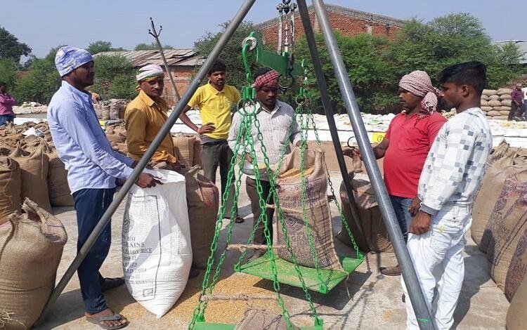 मिरेगावच्या शासकीय आधारभूत धान खरेदी केंद्रावर शेतकऱ्यांची लूट...