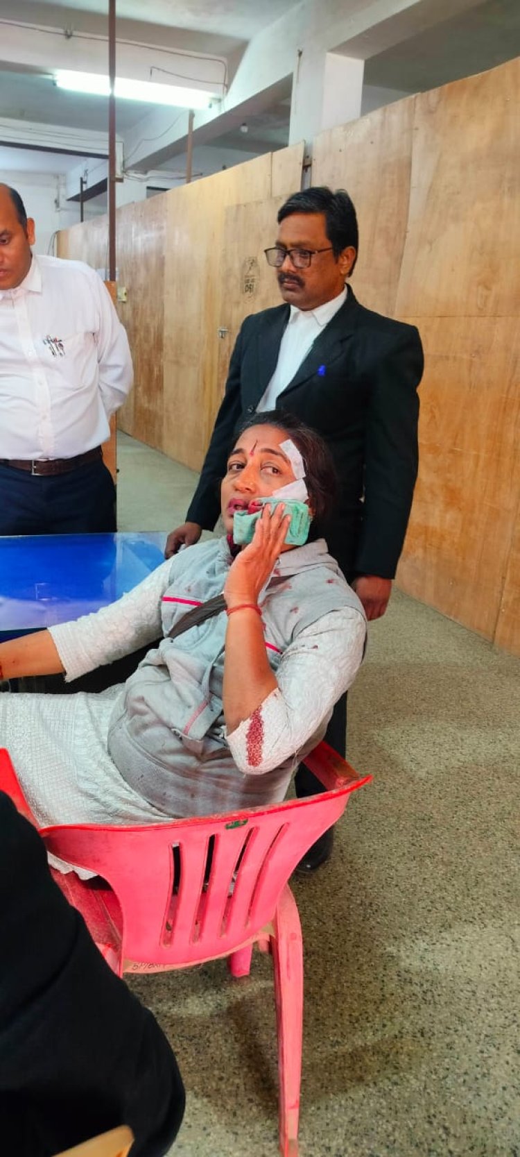 कौटुंबिक वादाचा राग मनात ठेवून महिला वकिलावर बहीण जावयाने केला चाकूने हल्ला...