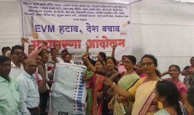 एव्हीएम हटाव, देश बचाओचा नारा देत, भंडाऱ्यात स्वाक्षरी मोहीम...