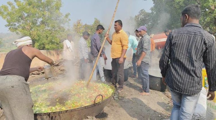 सारंग स्वामी महाराजांच्या यात्रेस तब्बल १५०क्विंटल भाजीचा महाप्रसाद, महाराष्ट्रासह परराज्यातुन हजारो भाविकांनी घेतला लाभ...