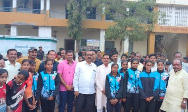 भाजपा युवा मोर्चा नमो चषक स्पर्धेचे खासदार सुधाकरराव श्रृगांरे यांच्या हस्ते शानदार उद्घाटन संपन्न