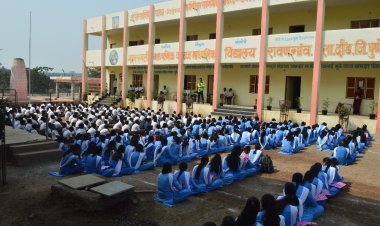 सरस्वती माध्यमिक व उच्च माध्यमिक विद्यालयात रस्ते सुरक्षा अभियानाचे आयोजन...