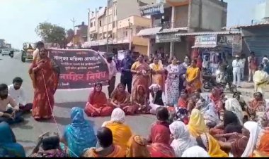 वलांडी येथील घटनेचा देवणी शहरातील बोरोळ चौकात जाहिर निषेध...