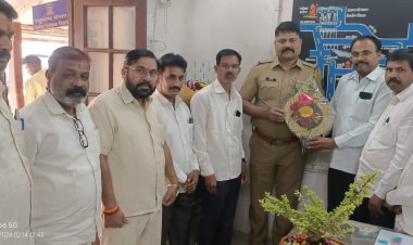 दिंडोरी तालुका पत्रकार संघाच्यावतीने पोलीस निरीक्षक शेगरे व तहसीलदार कांबळे यांचा सत्कार