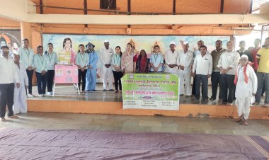 खडकसुकेणे येथे मधुमक्षिका पालनाची केली कृषिकन्यांनी जन जागृती