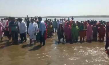 पाणी हक्कसंघर्ष समितीच्यावतीने शेनोडी येथे जलसमाधी आंदोलन...