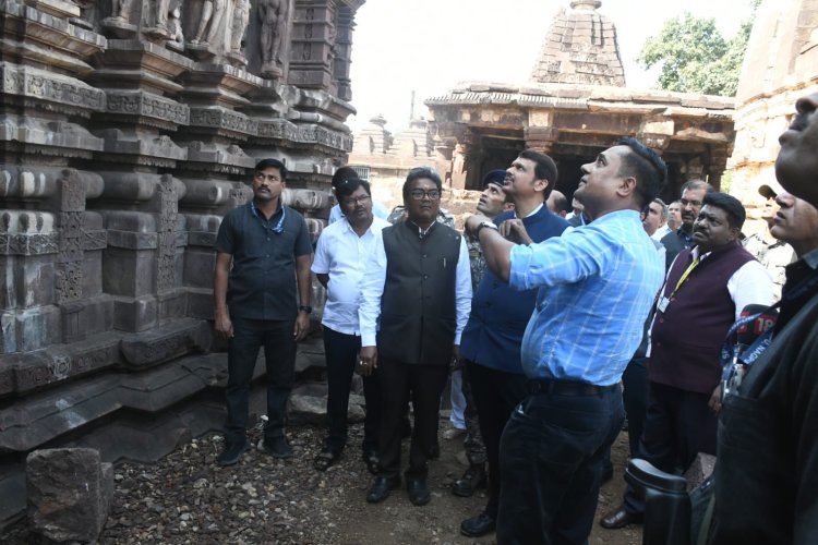 मार्कंडा देवस्थान जिर्णोद्धाराच्या कामाला गती द्या - उपमुख्यमंत्री देवेंद्र फडणवीस