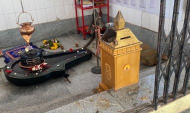 BIG BREAKING : खराबवाडी गावातील महादेव मंदिरात चोरी...!