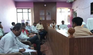 शिरूर अनंतपाळ येथील रोजगार हमी योजनेच्या कामावरून कमेटीच्या पदाधिकाऱ्याकडून प्रशासनाला खडेबोल...