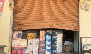 मोठी बातमी : खराबवाडी गावातील सारा सिटी रोडला चोरट्यानी सहा दुकाने फोडली..!