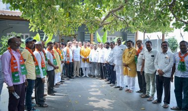 लातूर लोकसभा मतदारसंघात भारतीय जनता पार्टीद्वारे. सुधाकर शृंगारे यांच्या निलंगा मतदार संघात गाठीभेटी संपन्न....