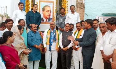 लातूर लोकसभेचे उमेदवार खा. सुधाकर श्रृगांरे यांच्यावतीने डॉ. बाबासाहेब आंबेडकर यांना अभिवादन...