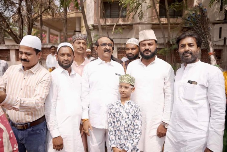 ईद निमित्त खासदार सुधाकर शृंगारे यांनी दिल्या मुस्लिम बांधवांना शुभेच्छा.! तर जिल्ह्यातील सर्व धर्मियांनी एकोप्यानी राहूअशी मनोकामना...