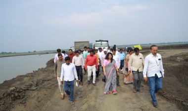 शिरूर-अनंतपाळ तालुक्यातील गाळ उपसा कामांची जिल्हाधिकारी वर्षा ठाकूर-घुगे यांनी केली पाहणी...