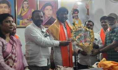 प्रमोशन निमित्त उमरखेड येथे संघर्षयोद्धा या चित्रपटाच्या टीमची भेट...