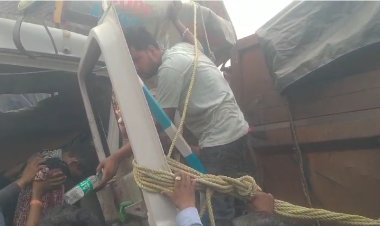 उभ्या असलेल्या ट्रकला दुसऱ्या ट्रकची जोरदार धडक.! चालक गंभीर जखमी...