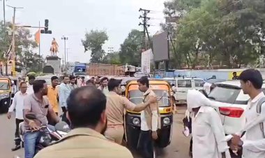 नागरिकांच्या तक्रारीवरून उदगीर शहरात १५ ते २० ऑटो रिक्षावर कारवाई...