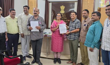 ग्रामसेवक युनियन तालुका शाखेच्यावतीने आंदोलनाबाबत गटविकास अधिकारी जगताप यांना निवेदन