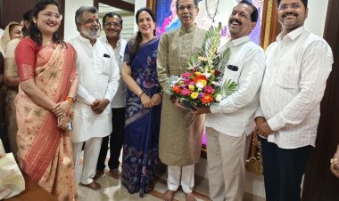 नवनिर्वाचित खासदार भास्कर भगरे यांनी घेतली उद्धव ठाकरे यांची भेट...