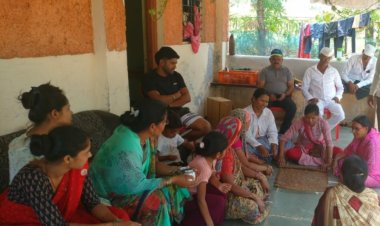 शेतकर्‍यांना सोयाबीन बीजप्रक्रिया प्रात्यक्षिक...