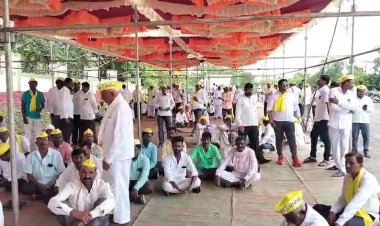 ओबीसी समाजाच्यावतीने तहसील कार्यालयासमोर एकदिवसीय धरणे आंदोलन...